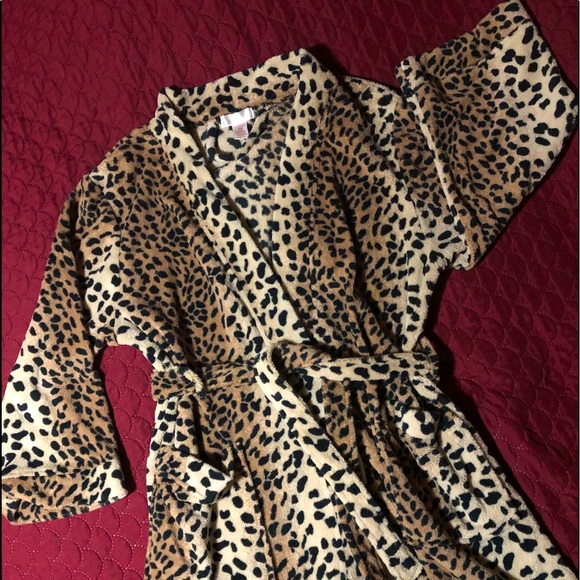Fuzzy leopard robe Clearance